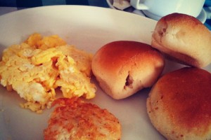 Pandesal, le petit-déjeuner philippin à DB's Hometel