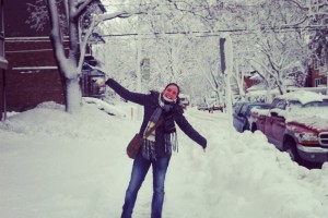 Heureuse dans la neige
