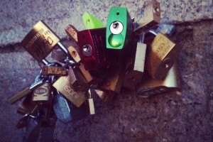 Cadenas sur le Pont de Brooklyn, New York