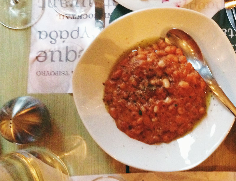 Manger en Macédoine: pois au paprika et tahini
