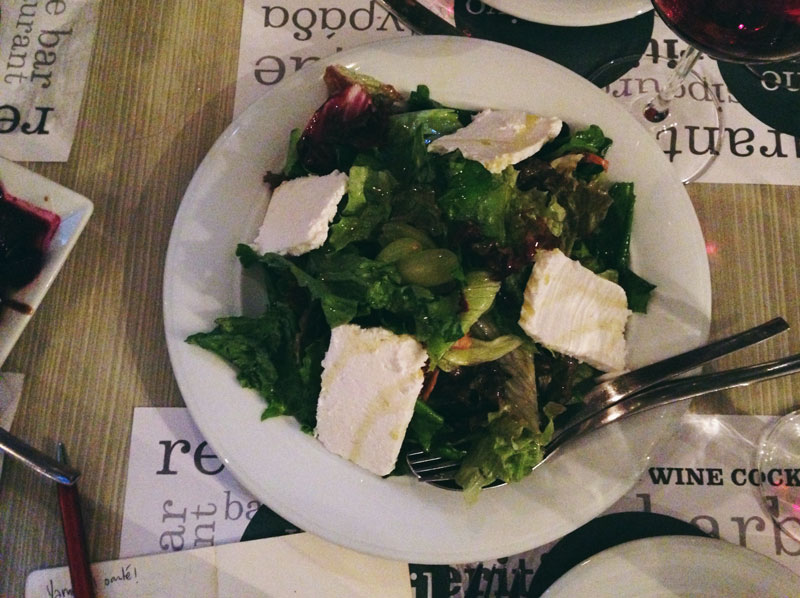 Manger en Macédoine: salade avec anthotiro