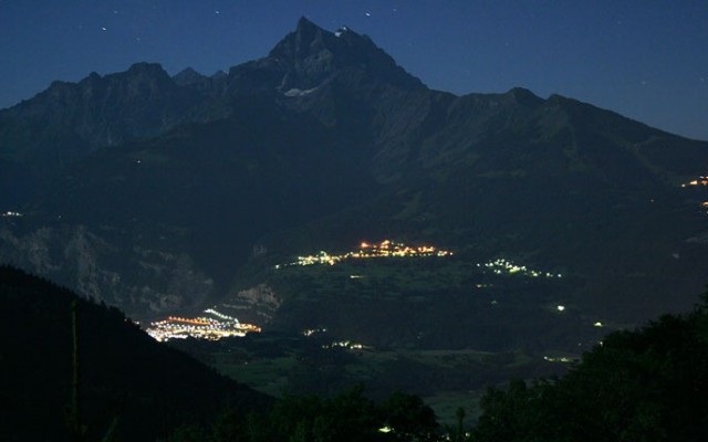 Vue de nuit de Gryon, Suisse