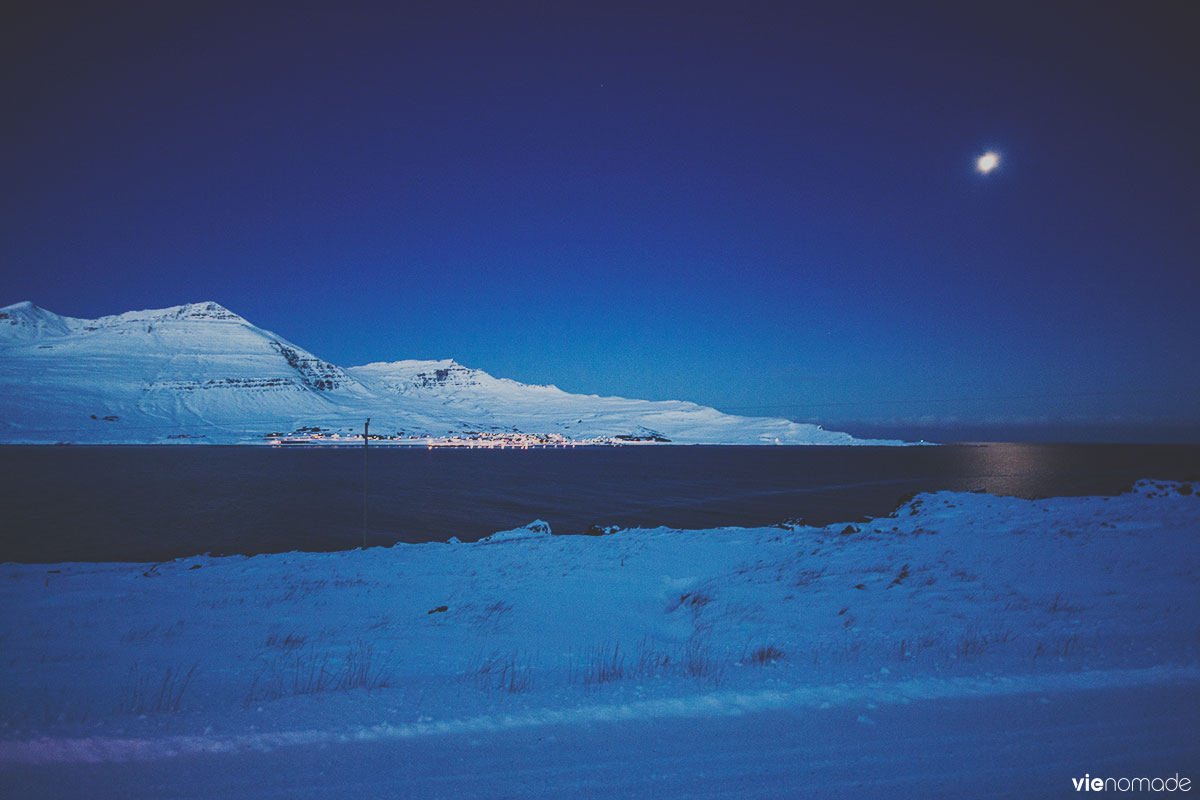 Village et fjord de Faskrudsfjordur, en Islande