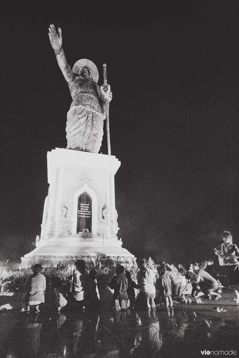 Statue du roi Anouvong, Vientiane