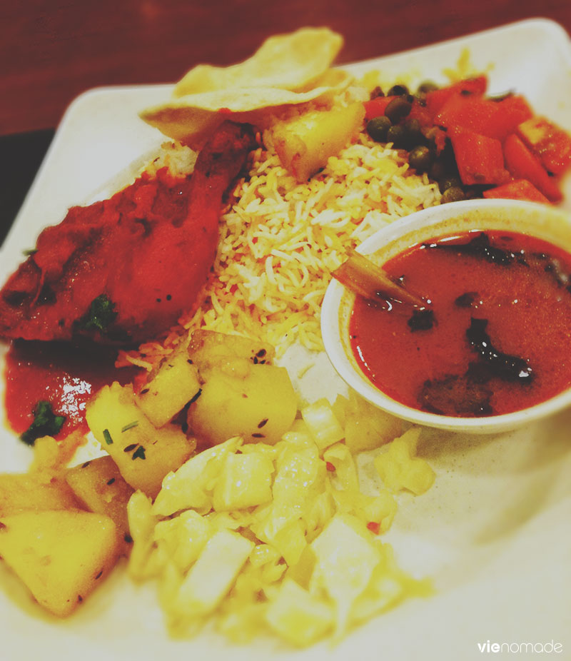 Manger indien à Little India à Singapour