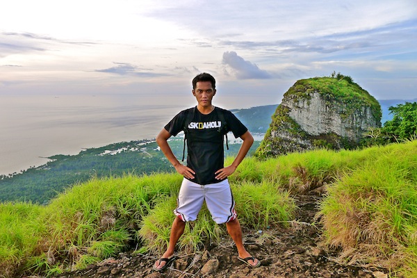 James au sommet du Mt. Bongao, Tawi-Tawi