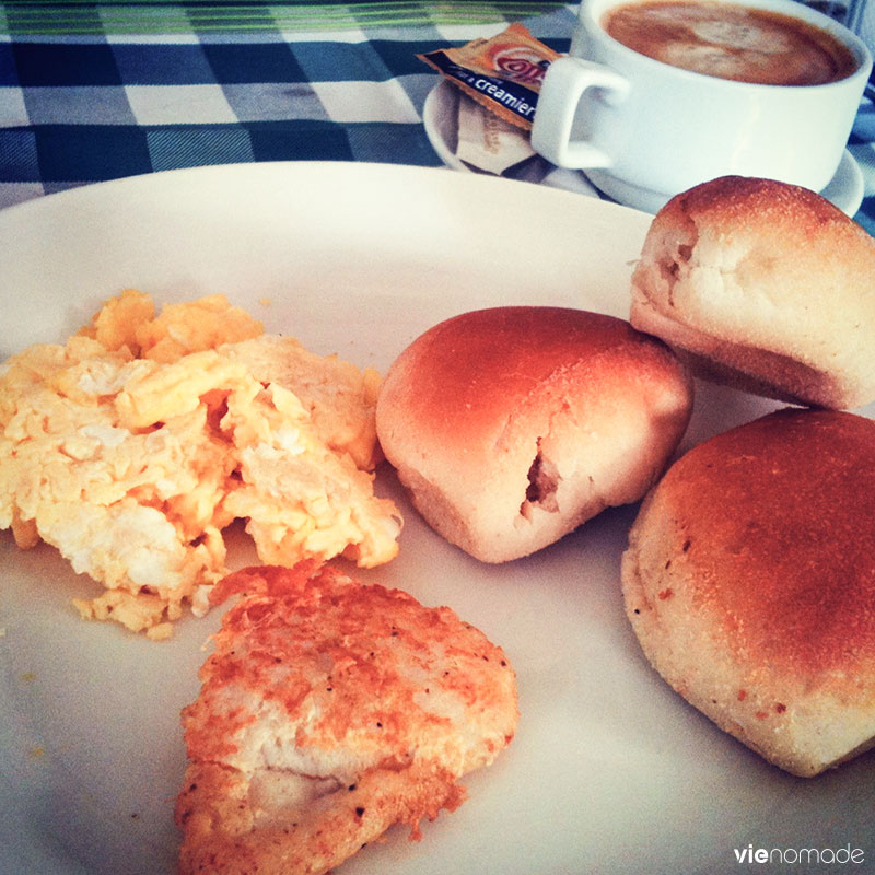 Pandesal, petit-déjeuner philippin