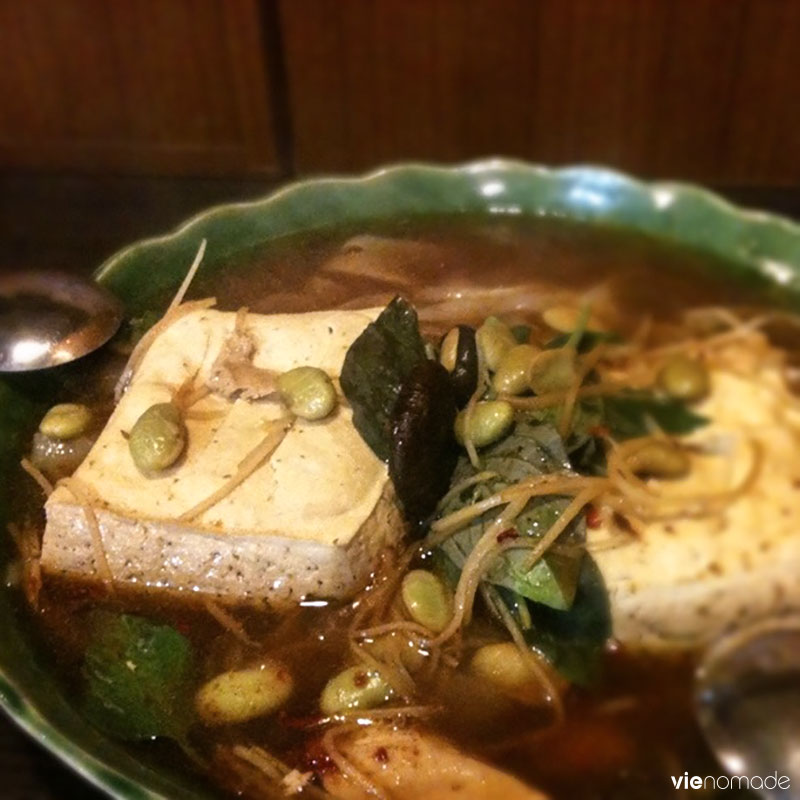 Manger du tofu puant (ou stinky tofu)