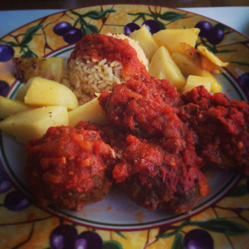 Boulettes de viande grecques à la sauce tomate