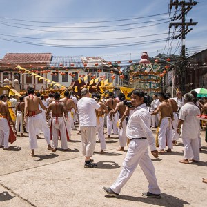 Médiums, pétards et véganisme: le festival végétarien de la Thaïlande