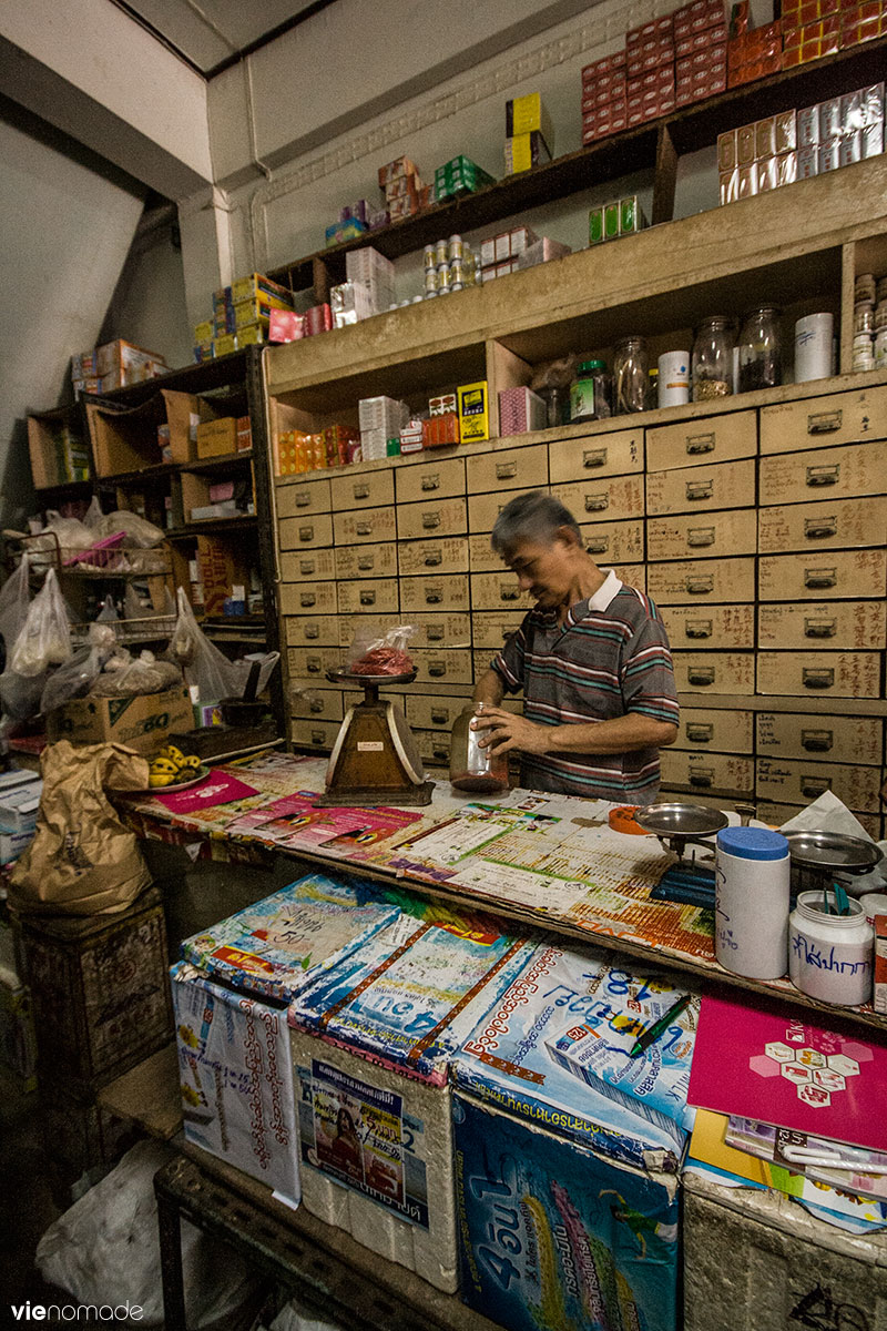 Pharmacie chinoise traditionnelle en Thaïlande