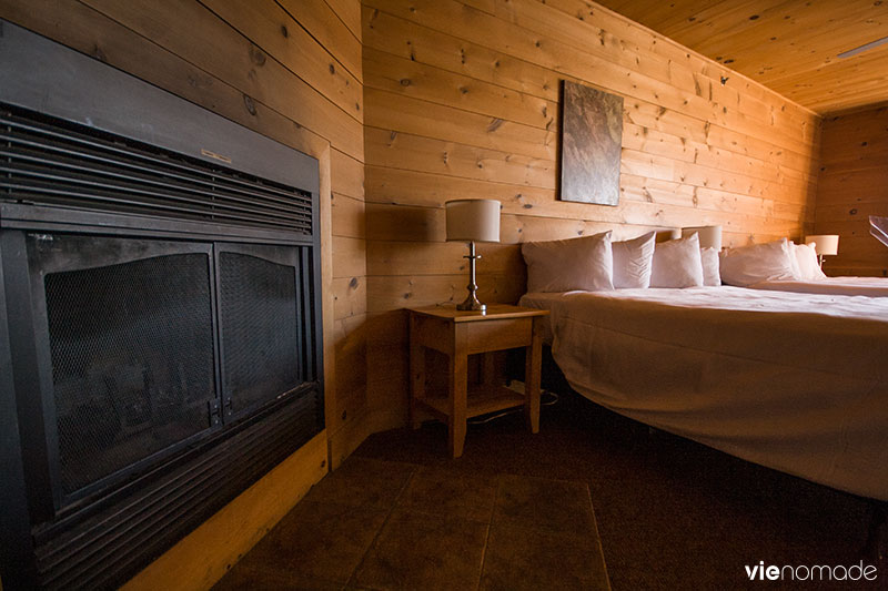 Chambre côté lac au Sacacomie Lodge