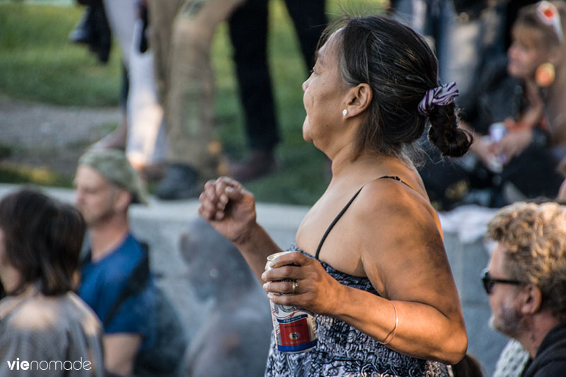 Danseuse aux tam-tams du Mont-Royal à Montréal