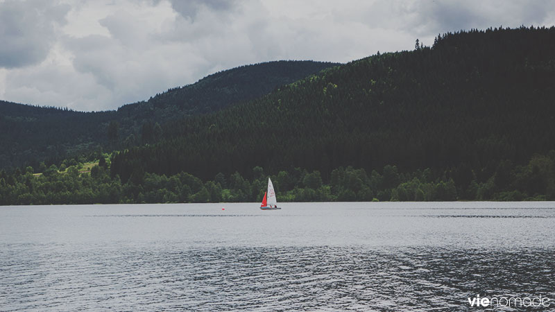 Voilier sur le Schluchsee, Forêt-Noire