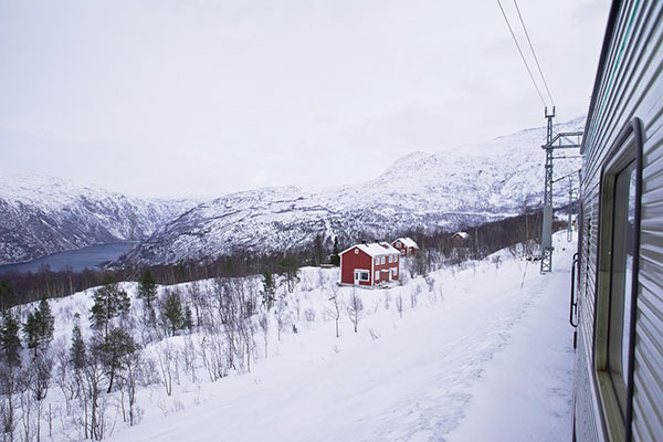 Voyager en train entre la Norvège et la Suède