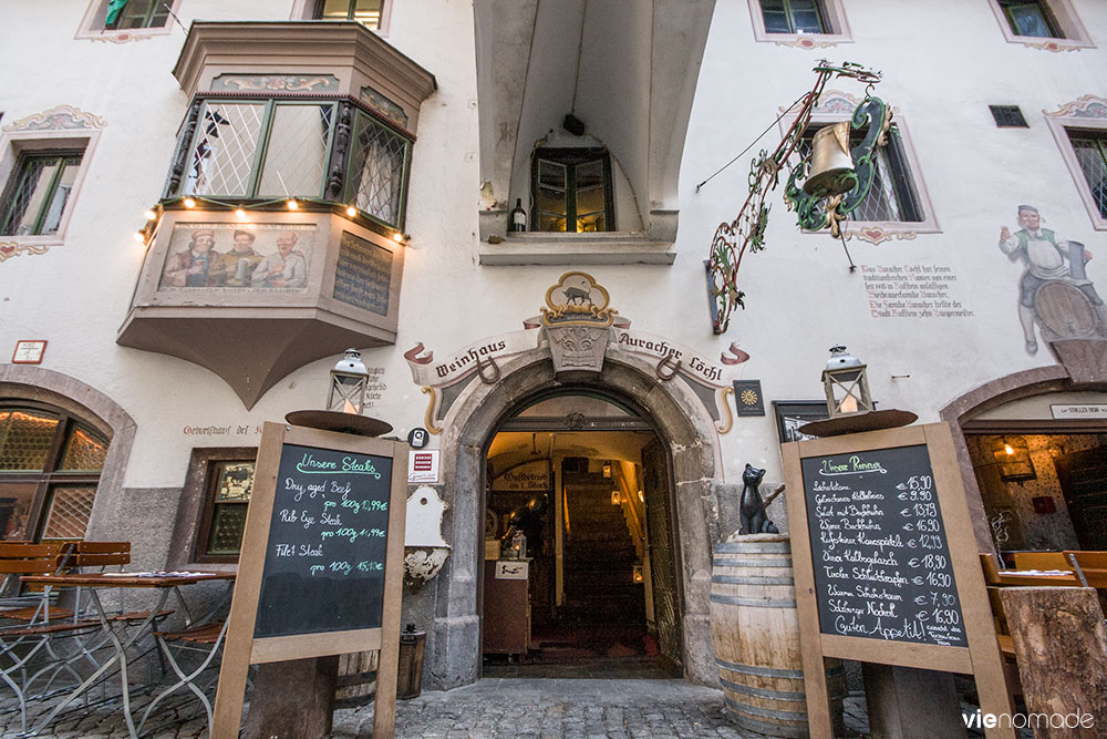 L'Auracher Löchl, plus petit pont-restaurant au monde