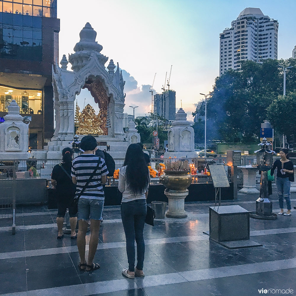 Autel de Trimurti devant CentralWorld à Bangkok