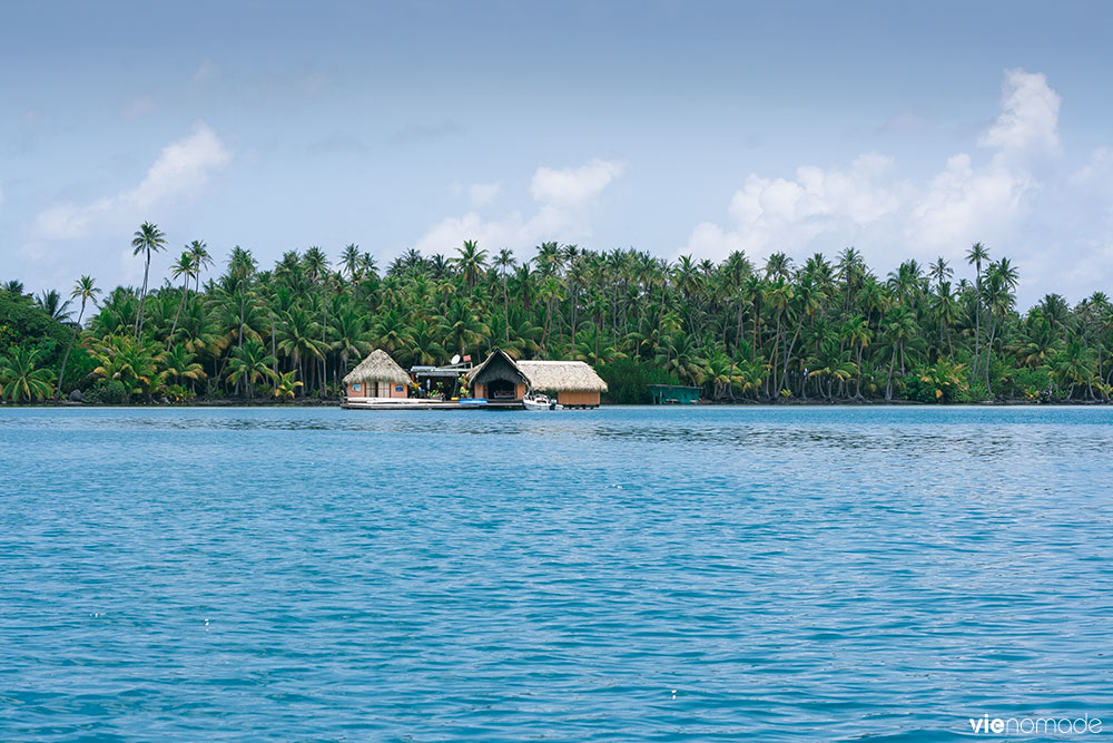 Maisons flottantes à Huahine