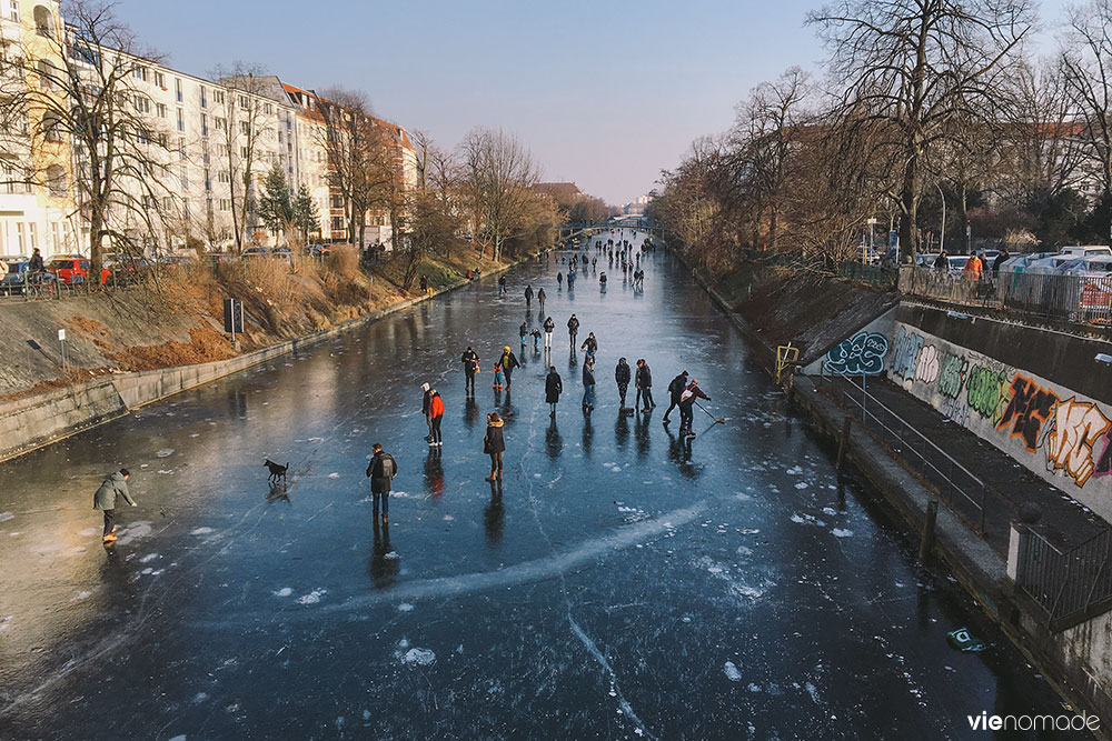 Patiner sur la Spree à Berlin, en hiver