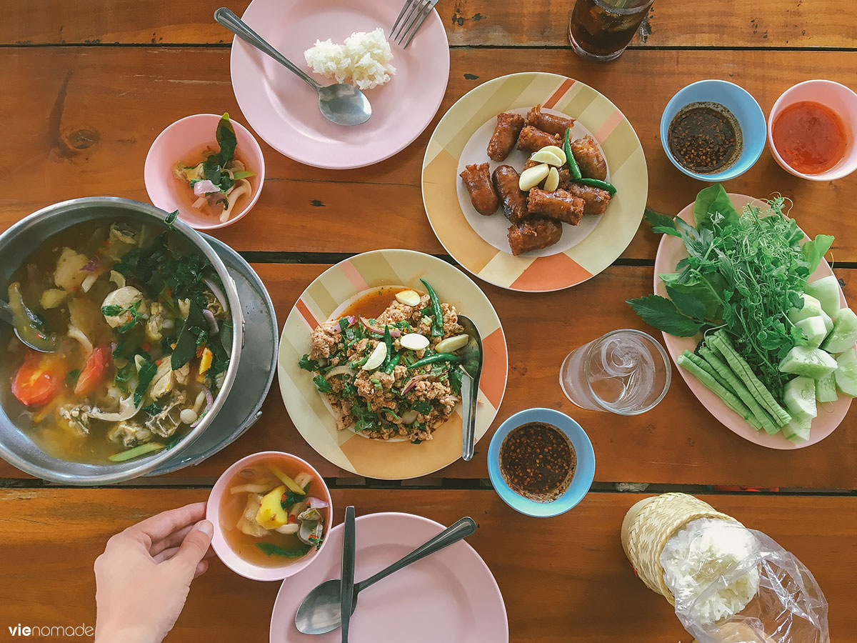 Repas typique Issan, Thaïlande du Nord