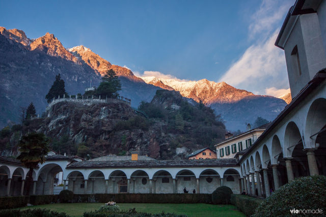 Ville de Chiavenna dans la Valtellina, au coeur des Alpes italiennes