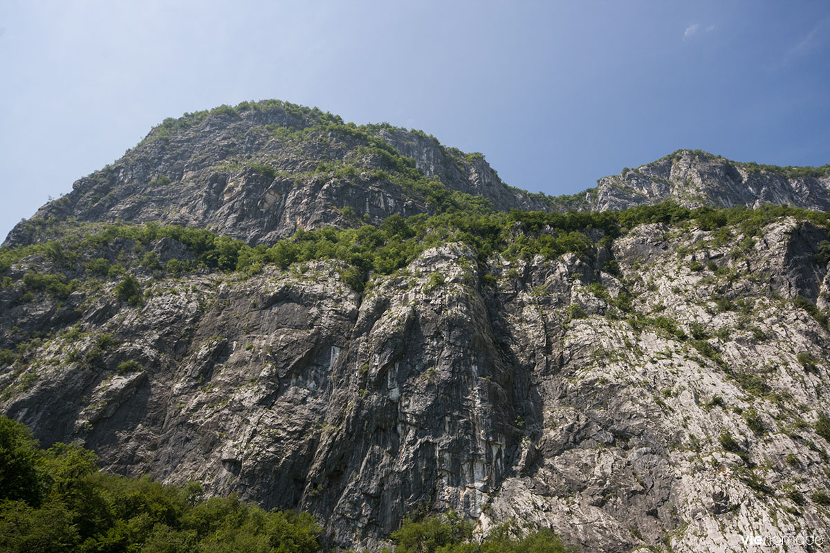 Randonner en montagne, au Monténégro